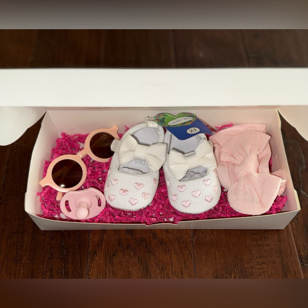 Baby Girl Pink Themed Gift Set
